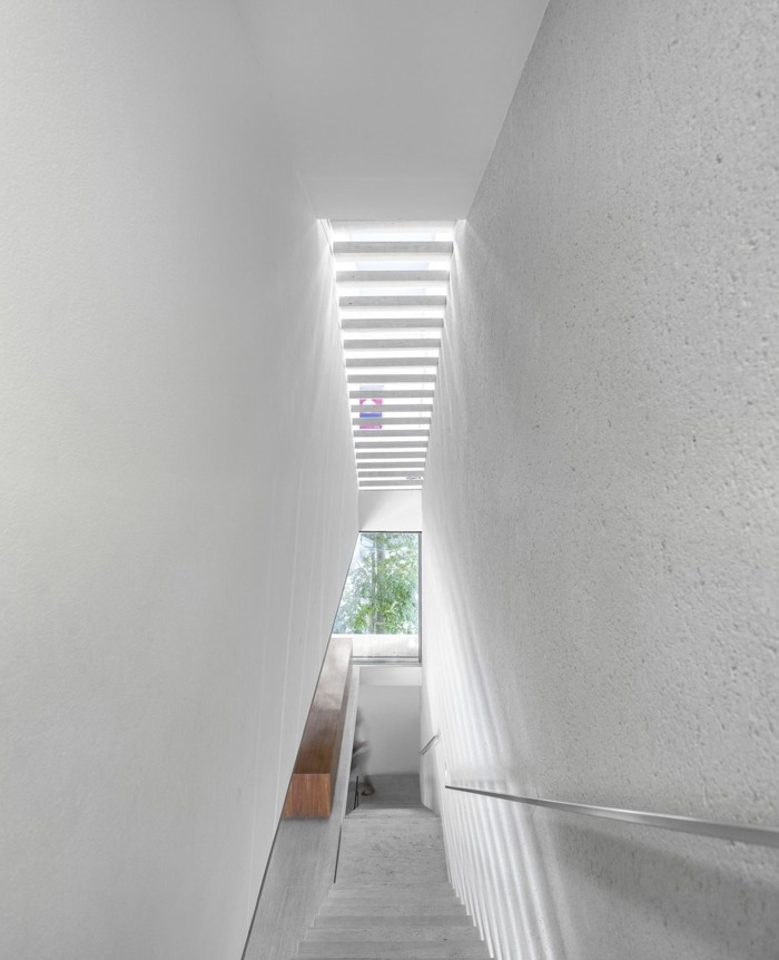 tetris haus flur treppe weiß schweben modern minimalistisch