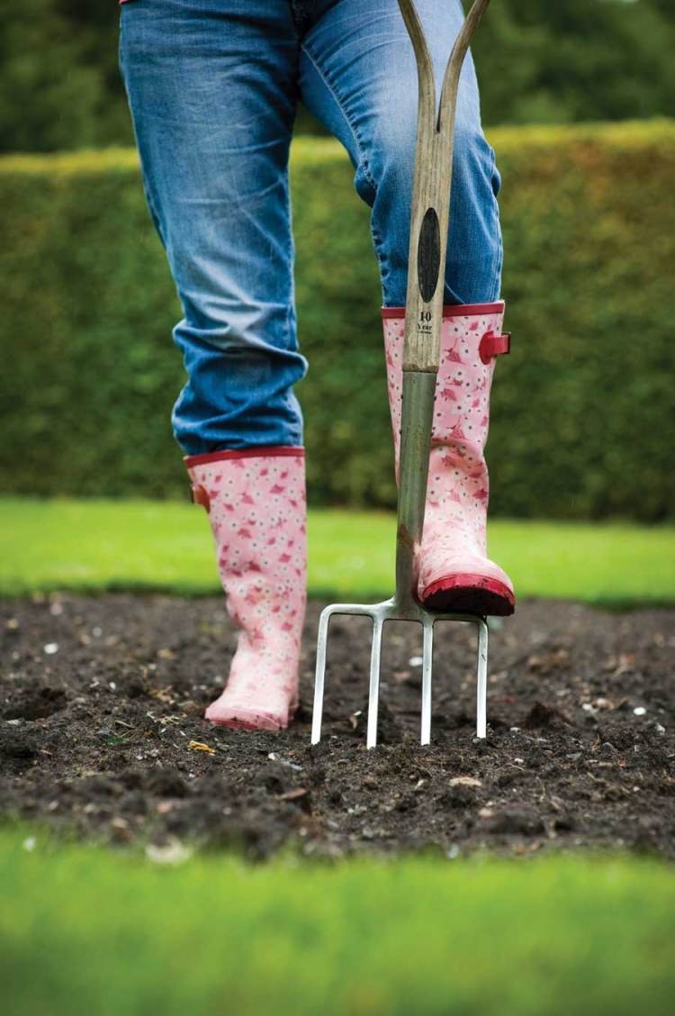 Tipps zur Gartenpflege fehler-gemuesegarten-boden-vorbereiten