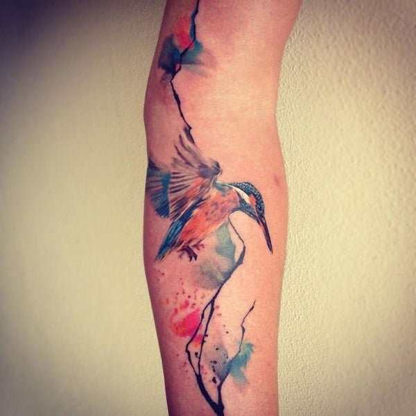 unterarm-tattoo-motiv-kolibri-wasserfarbe-effekt