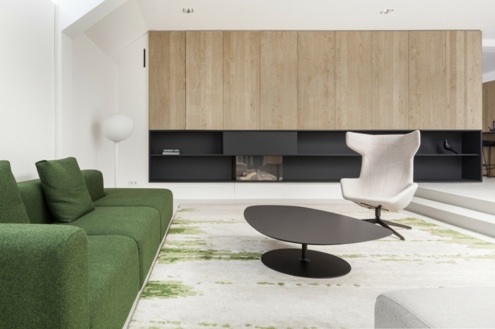 wohnzimmer design wohnwand eiche kamin sofa grün