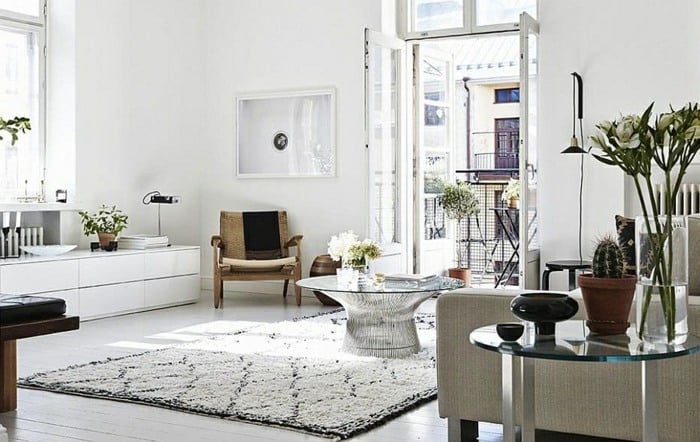 wohnzimmer skandinavischer stil teppich schwarz weiß sideboard sofa