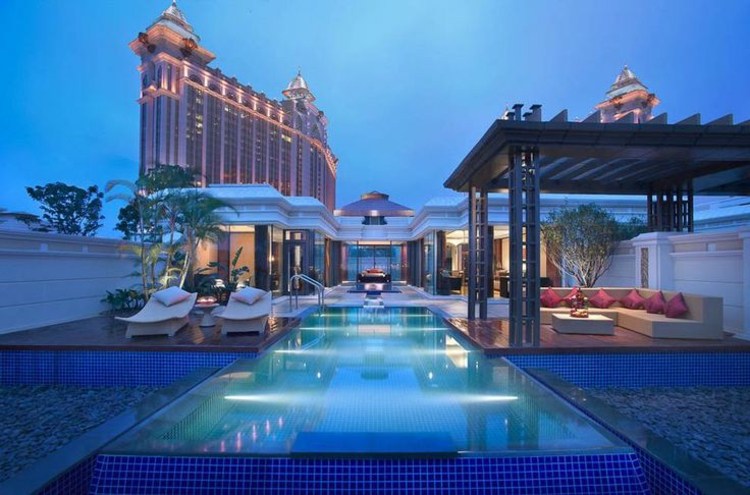 5-Sterne-Hotel-Dubai-Swimming-Pool