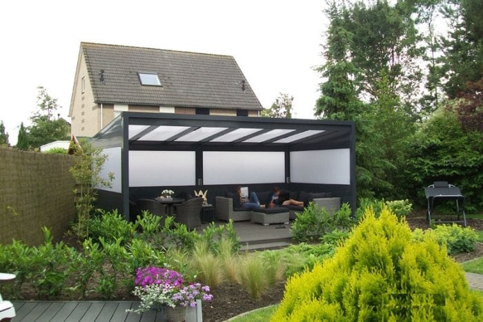 Aluminium-Terrassenüberdachungen-freistehend-moderne-Optik-matte-Seitenwände