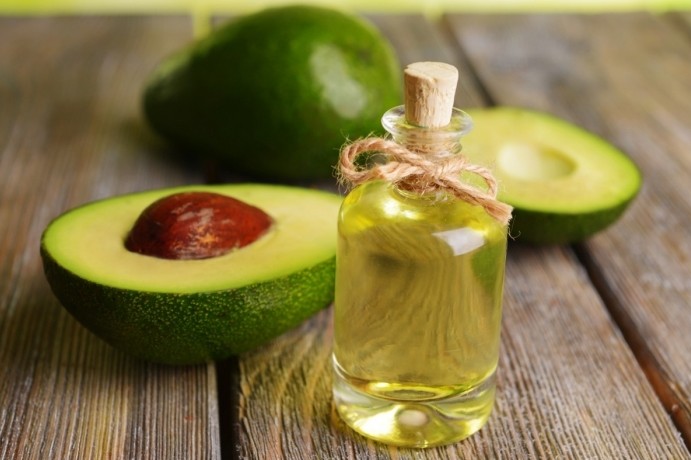 Avocado-Haarmaske-gegen-trockene-Haare-Olivenöl