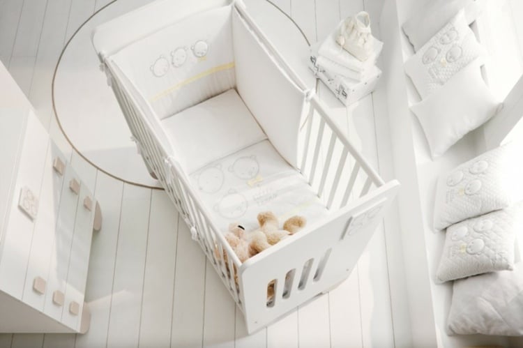 Babybett-Nestchen-komplett-weiß-Babyzimmer
