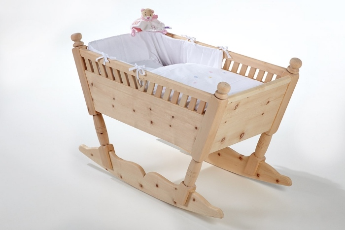 Babywiege-Zirbenholz-handgefertigte-nachhaltig-produziert