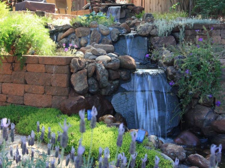 Bachlauf im Garten - Teich mit Bachlaufanlage bauen