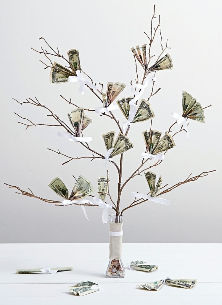 Baum-mit-Geldscheinen