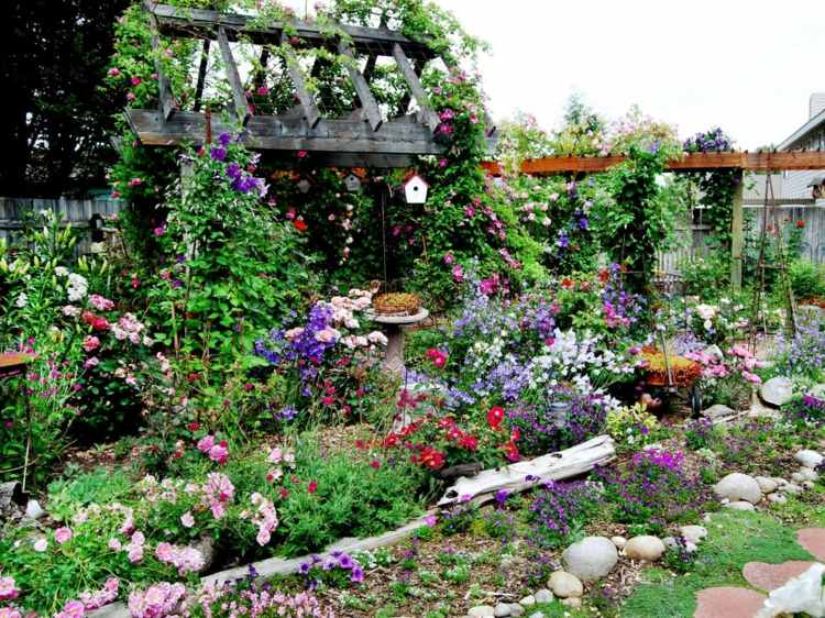 Beeteinfassung-bauen-Garten-Landhausstil-Blumenbeete-umranden