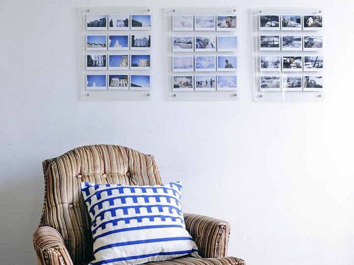 Bilderrahmen-Collage-Wohnzimmer-Instagram-Fotos-Designs