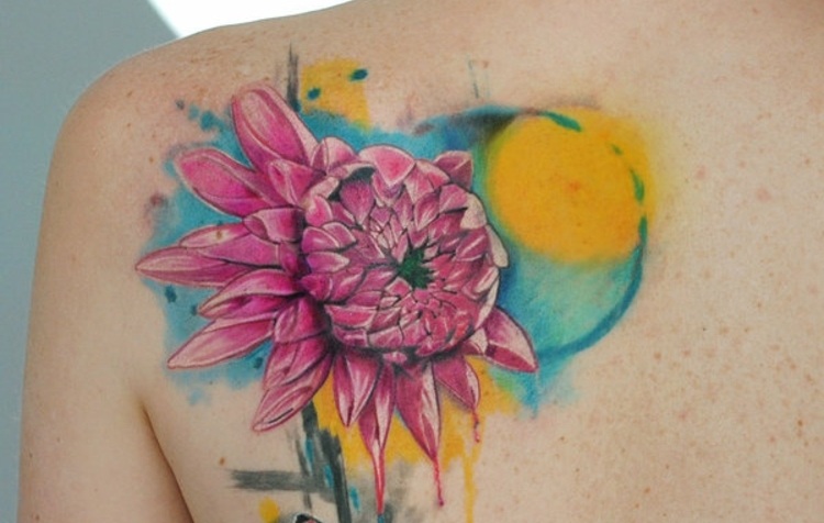 Blumen-Tattoo-Motive-Pusterblume-Sonnenblume-Schulterblatt
