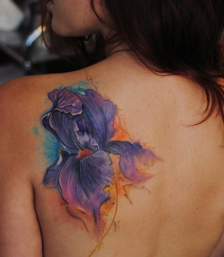 Blumen-Tattoo-Motive-Rücken-Schulterblatt-Wasserfarbe