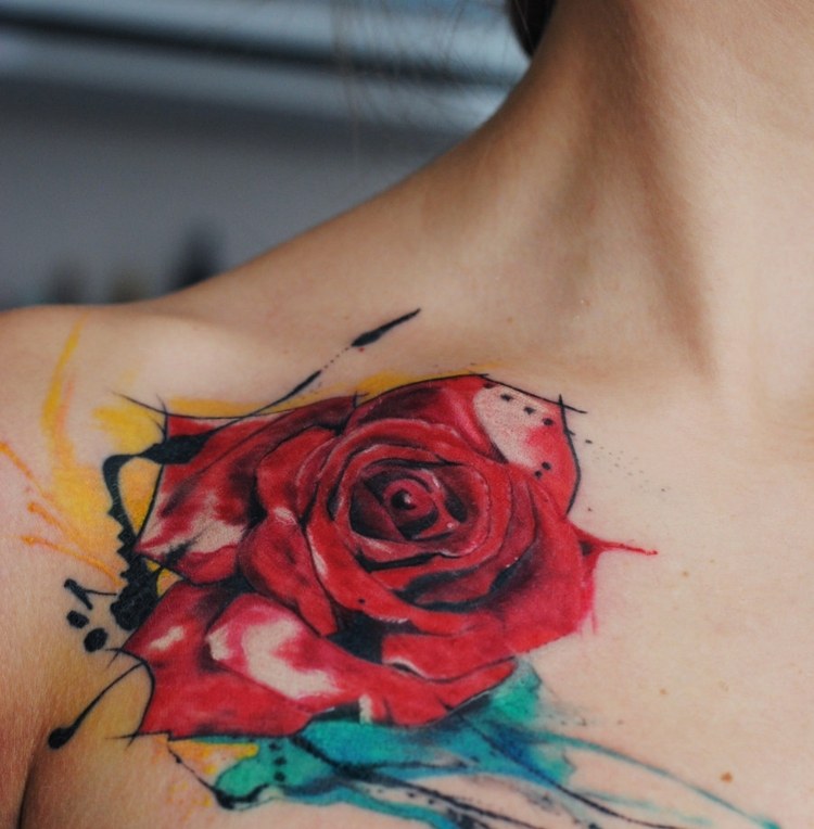 Blumen-Tattoo-Motive-Schulter-Rosen-Frauen-Wasserfarben