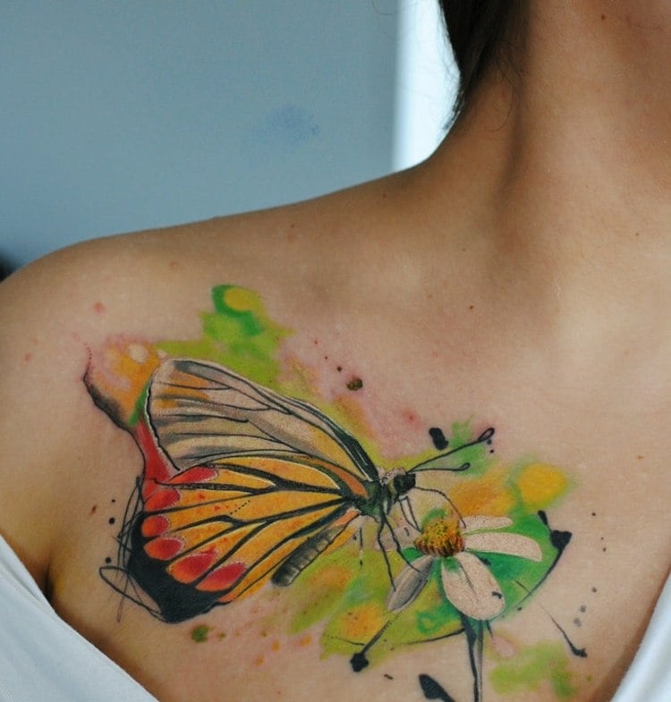 Blumen-Tattoo-Motive-Schulter-Schmetterling-Frau