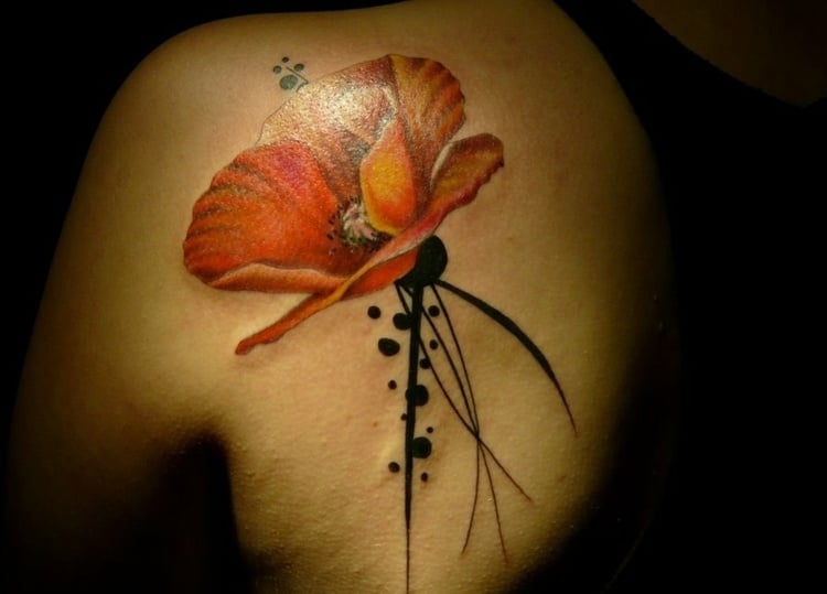 Blumen-Tattoo-Motive-Schulterblatt-Wasserfarbe-Technik