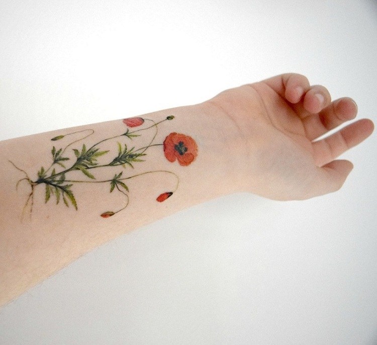 Blumen-Tattoo-Motive-Unterarm-Frau-klein
