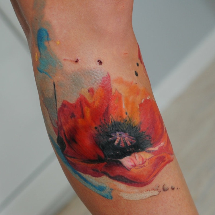 Blumen-Tattoo-Motive-Wasserfarben-Frauen-Unterschenkel
