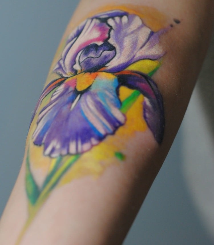 Blumen-Tattoo-Motive-Wasserfarben-Technik-Frauen-Arm