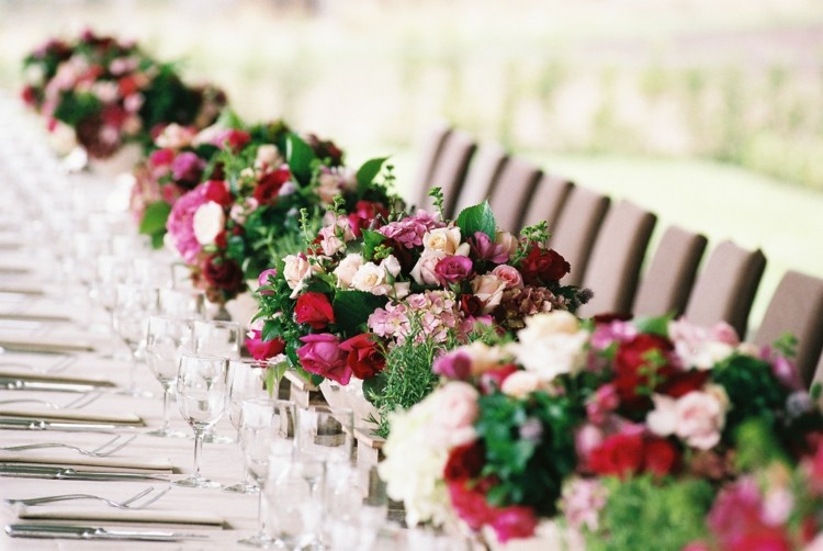 Deko-Hochzeit-Blumenstrauss-festlich-Ideen-Tafel