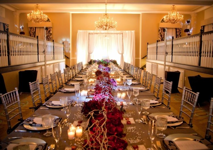 Deko-Hochzeit-Tisch-Teelichter-Blumen-Ideen-festlich