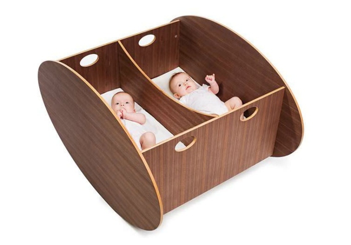 Design-Babywiege-Holzfurnier-Schafmöbel-für-Zwillinge-so-ro
