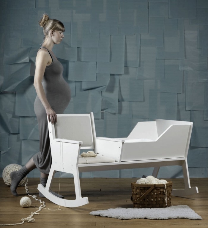 Design-Babywiege-mit-Schaukelstuhl-Rocker-Holz-Weiß