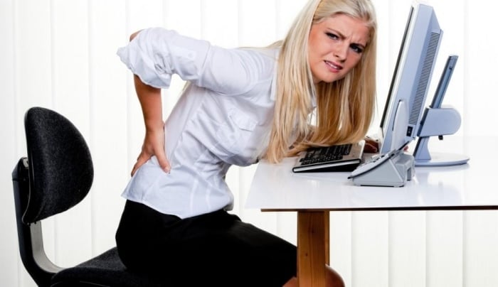 Ergonomie-am-Arbeitsplatz-Tipps-zur-Prevention-vor-Rückenschmerzen-Möbel