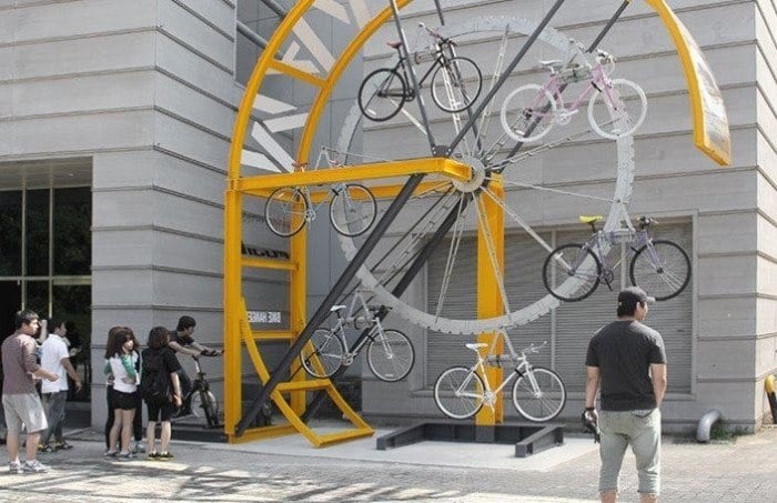 Fahrradparker-Idee-urbane-Räume-Fahrradständer-Design-Riesenrad-platzsparend