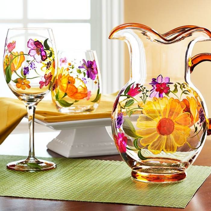 Frühling-Osterdeko-2015-Dekoideen-Geschirr-Vase-Kanne-Glas-bemalt