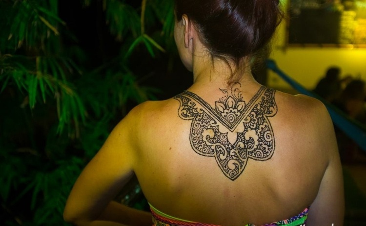 Henna-Tattoo-Bodypainting-Rücken-Ideen