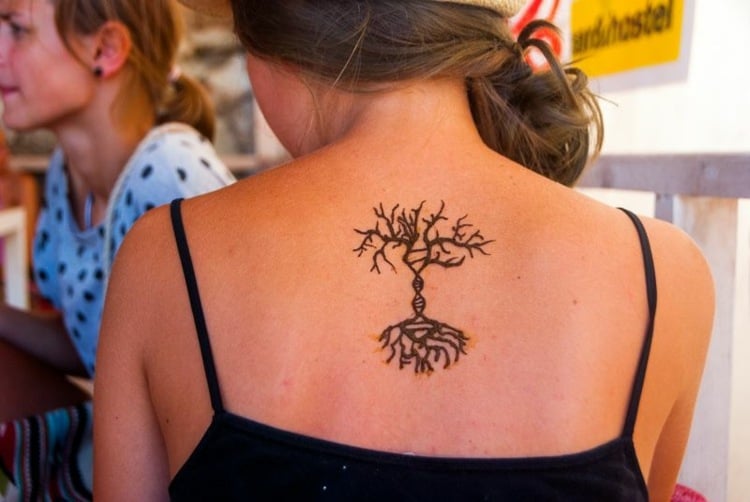 Henna Tattoo Das Indische Bodypainting Für Den Sommer