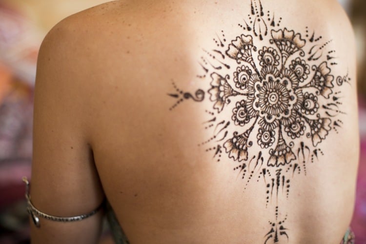 Henna-Tattoo-Rücken-Ideen-Beispiele