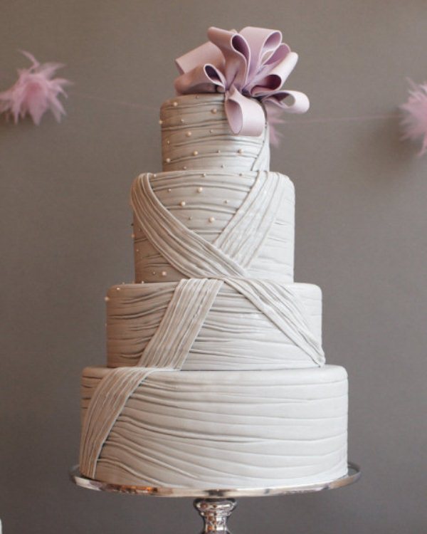 Hochzeit-Dessert-Tisch-Kuchen-etagentorte-design-mit-schleife