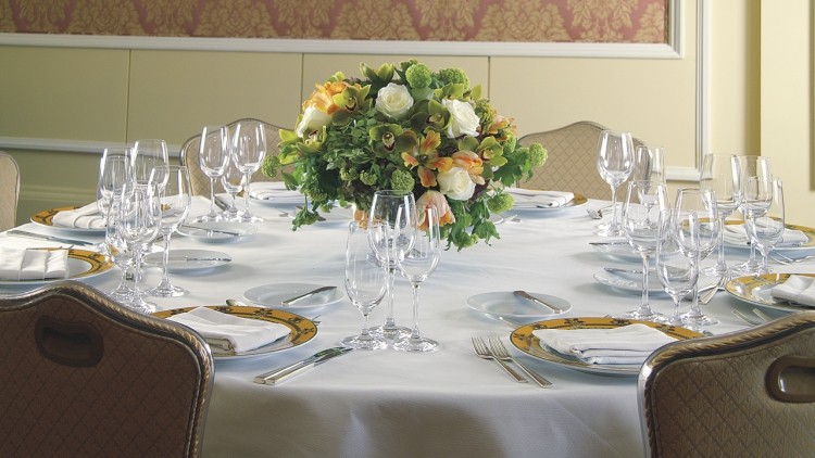 Hochzeit-Tischdeko-Bilder-Ideen-Blumenstrauß