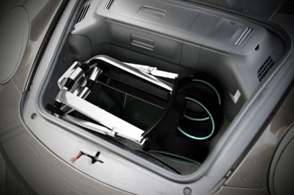 Kinderwagen-Porsche-faltbar-kompaktes-Design-für-Porsche-Kofferraum