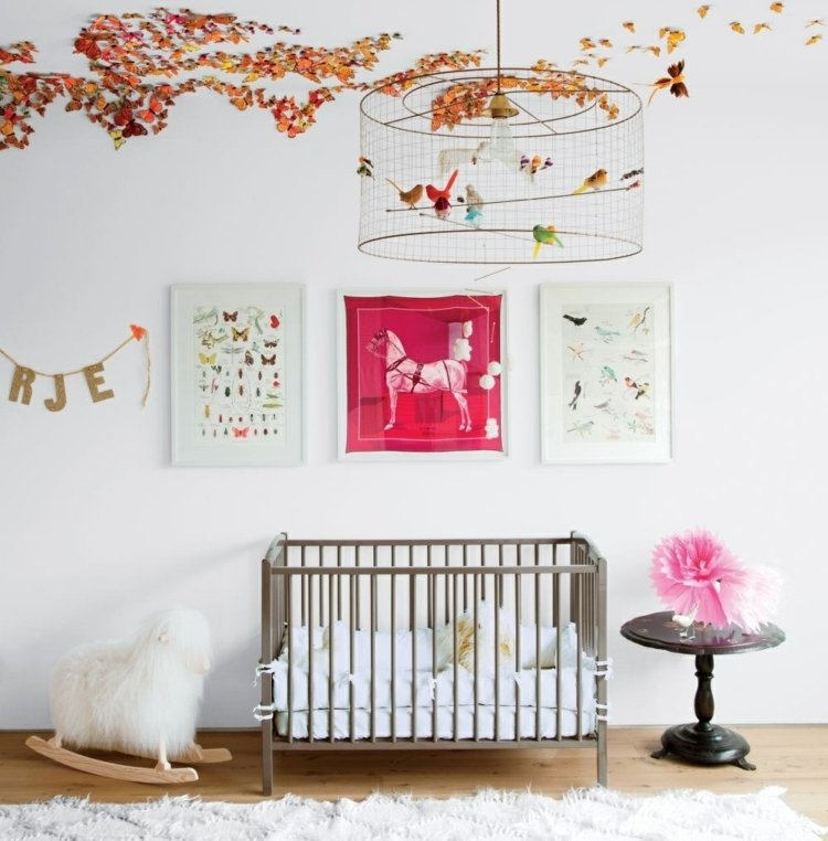 Kinderzimmer-skandinavisch-Stil-Wandgestaltung-Bilder-Babybett