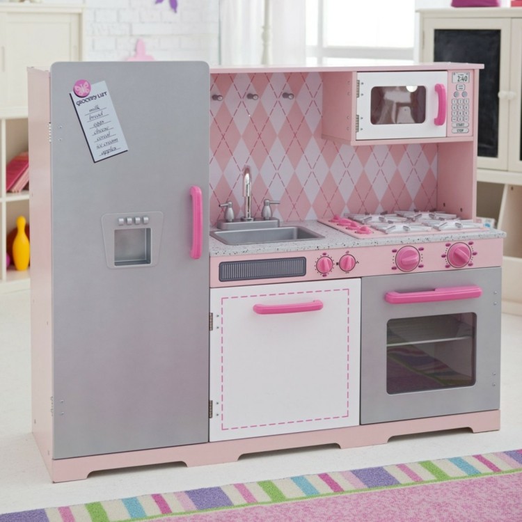 Mit-Kühlschrank-Kinderküche-aus-Holz