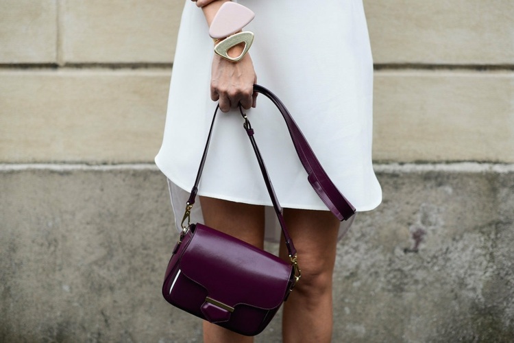 Modetrends-2015-Accessoires-lila-Tasche-Armbänder