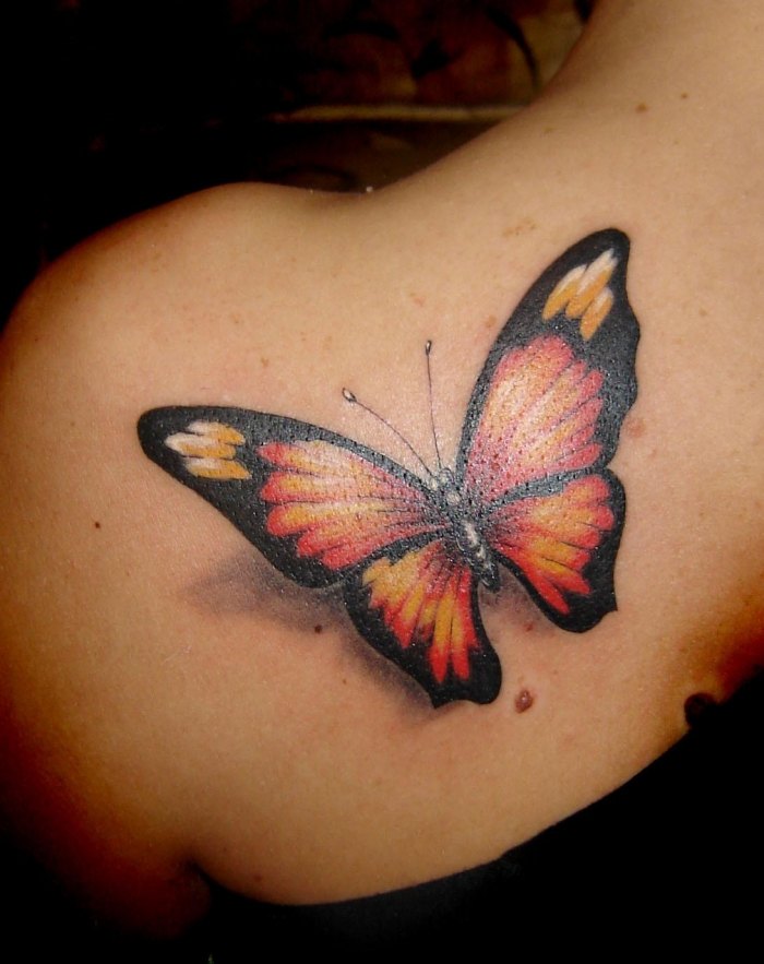 Monarch-Schmetterling-Tattoo-großflächiges-rückentattoo-schulter