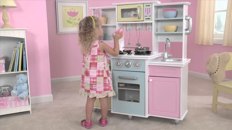 Pink-und-Blau-Kinderküche-aus-Holz