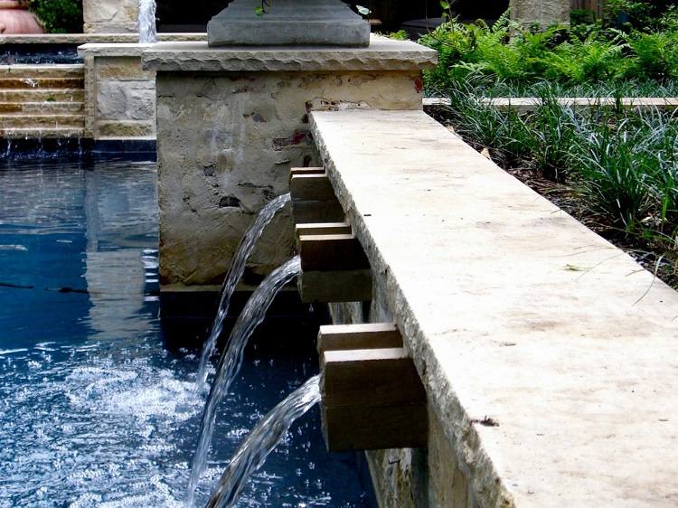 Pool-Garten-Wasserfall-mediterran-Gestaltung