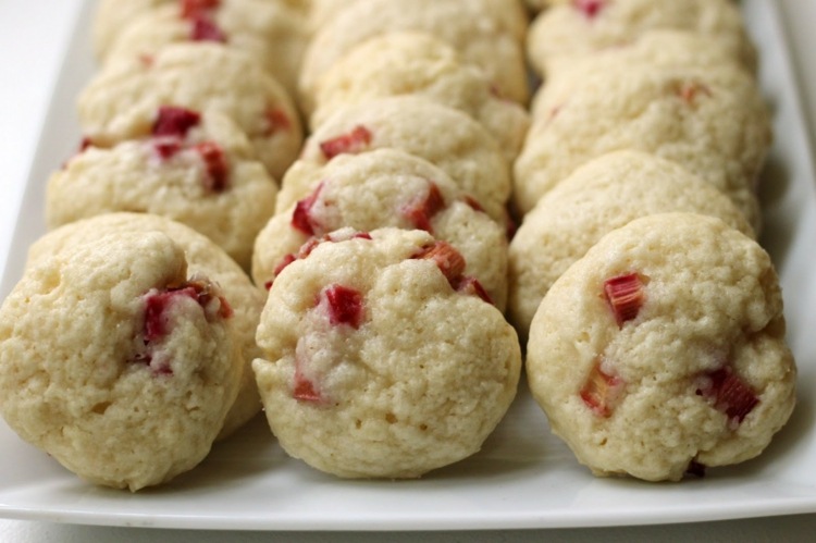 Rhabarber-Cookies-für-die-Saison