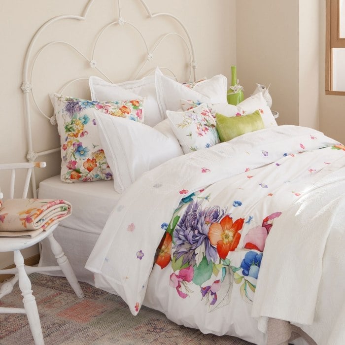 Schlafzimmer-Textilien-Tagesdecken-Zara-Home-Blumenprint-bunt