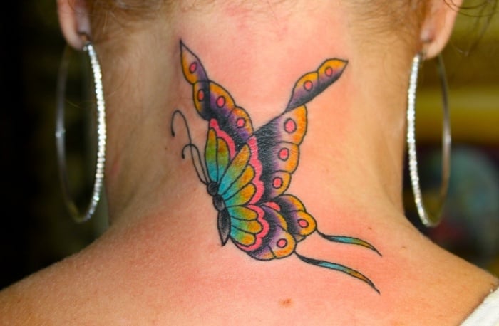 Schmetterling-Tattoo-ideen-3D-Farben-Schatten-auf-Genick