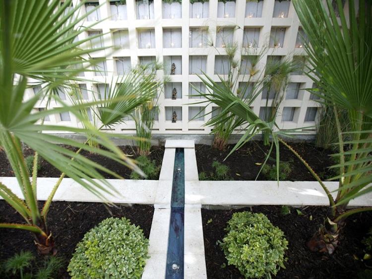 Sichtschutz-Holz-weiß-bauen-Ideen-Gartenzaun