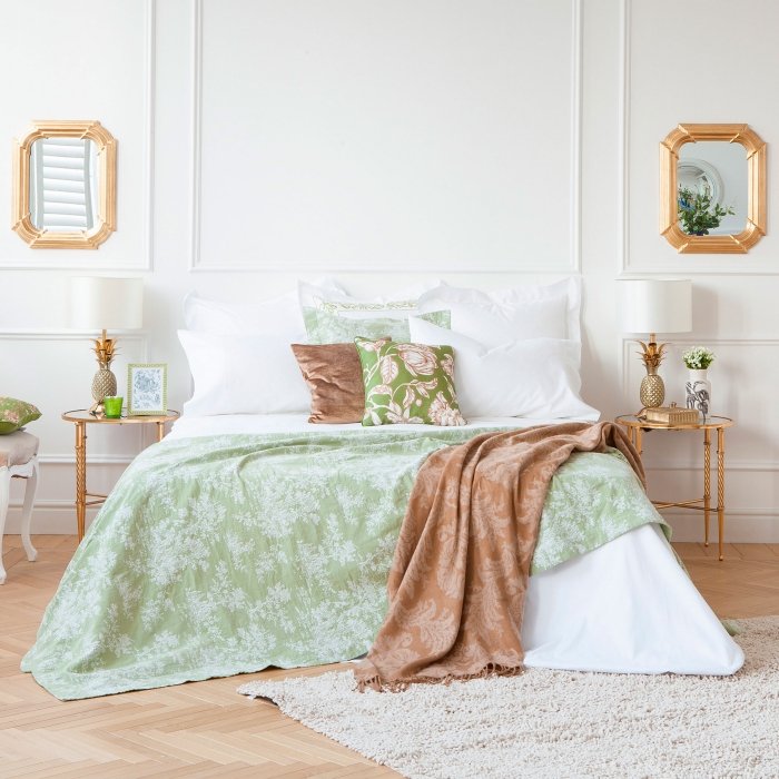 Tagesdecken-Zara-Home-Kissenbezüge-florale-Motive-grün