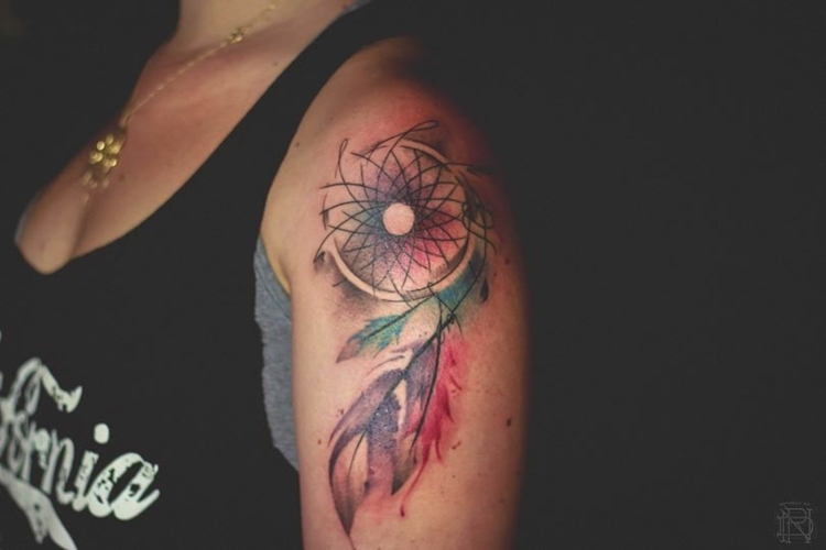 Tattoo-Bilder-Ideen-Frauen-Oberarm-Kompass