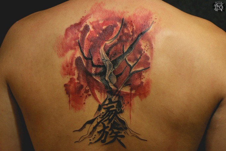 Tattoo-Bilder-Ideen-Rücken-Baum-Frau