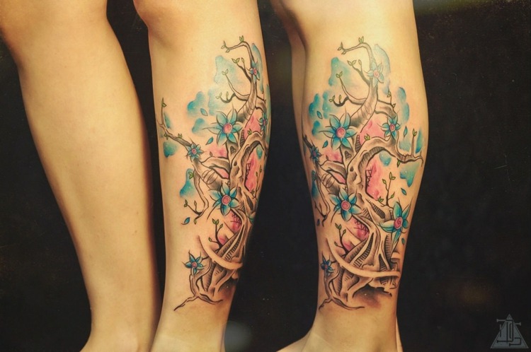 Tattoo-Bilder-Ideen-Unterschenkel-Baum-bunt