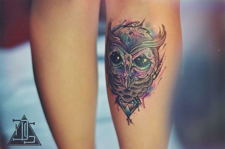Tattoo-Bilder-Ideen-Vorlage-Eule-Unterschenkel-hinten